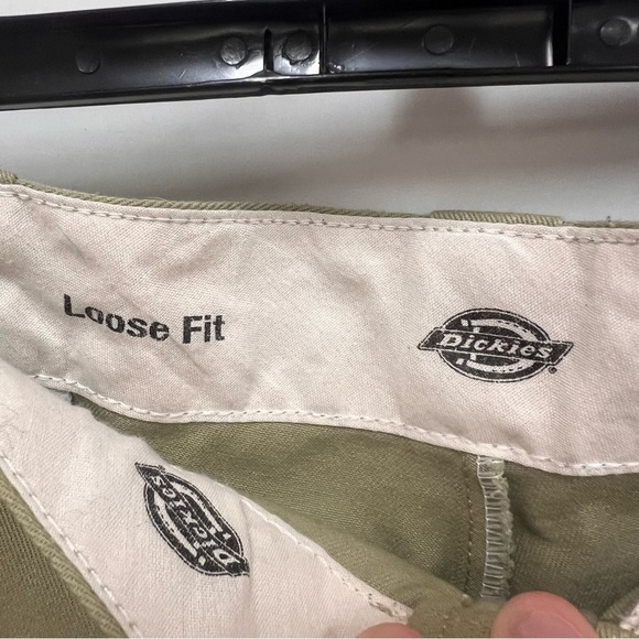 Men’s Loose Fit Dickies Shorts in khaki size 40 - Picture 4 of 8
